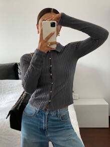 SHEIN Frenchy Women's Solid Color Single-Breasted Long Sleeve Casual Ribbed Top ,Gray Middle-Front Hollow Button Lapel Tight-Fitting T-Shirt, Made Of Plush Texture, Warm And Comfortable To Wear.
Casual Daily Wear,FW24,Commute,Minimalist,Office,Old Money,Simple,Casual Daily Wear,Christmas,New Years,New Year Eve, Commute, Minimalist, Office Wear, Old Money, Simple,