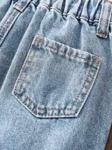 SHEIN Pantalon carotte en denim bleu clair ample et décontracté pour bébé garçon, avec style panneauté. Polyvalent et convient pour le port quotidien et les tenues du Nouvel An