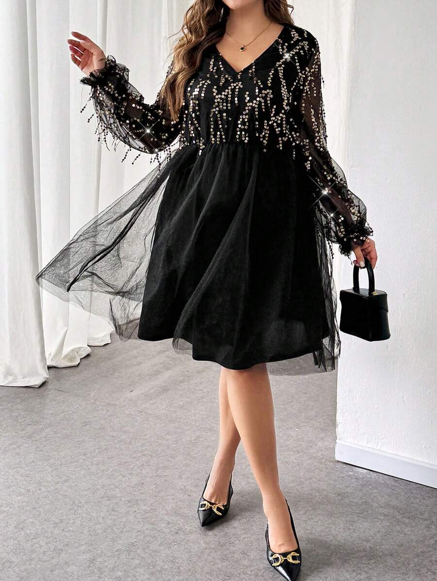 SHEIN Essnce 大码女装秋冬时尚优雅舒适黑金闪光亮片拼接网眼腰可爱 V 领泡泡袖连衣裙、新年前夜、曲线派对连衣裙、节日服装、圣诞派对女装、派对女装、女士连衣裙、生日服装女士、水钻连衣裙、亮片连衣裙女士、约会夜服装女士 - 黑色 - 查看 1
