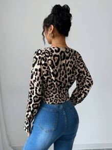 SHEIN Frenchy Women's Autumn Leopard Print V-Neck Long Sleeve Ruched Crop Blouse,Leopard Print Front Collar Overlapping Waisted Top, Puff Sleeve Short Shirt Winter Cheetah Casual - Multicolor - View 2