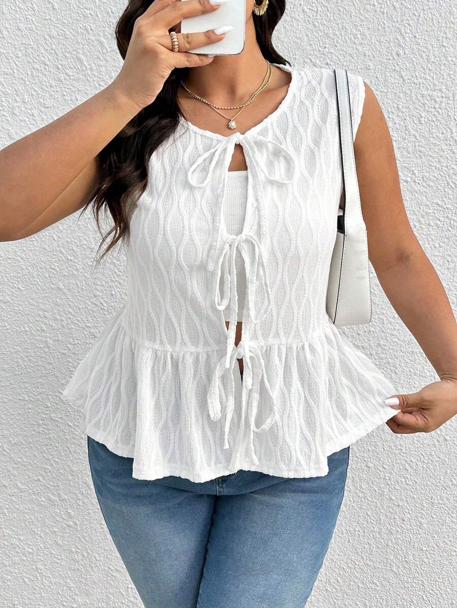 SHEIN Frenchy المرأة ذات الحجم الكبير ملابس علوية أساسي أبيض مع نسيج منسوج، تصميم أربطة فيونكة - أبيض - مشاهدة 1