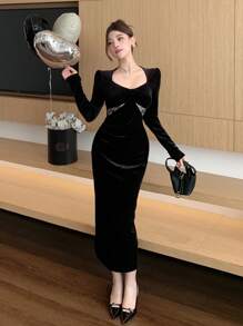 DAZY Vestido ajustado de manga larga con cuello con forma de corazón y bloque de color liso para mujer
