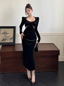 DAZY Vestido ajustado de manga larga con cuello con forma de corazón y bloque de color liso para mujer
