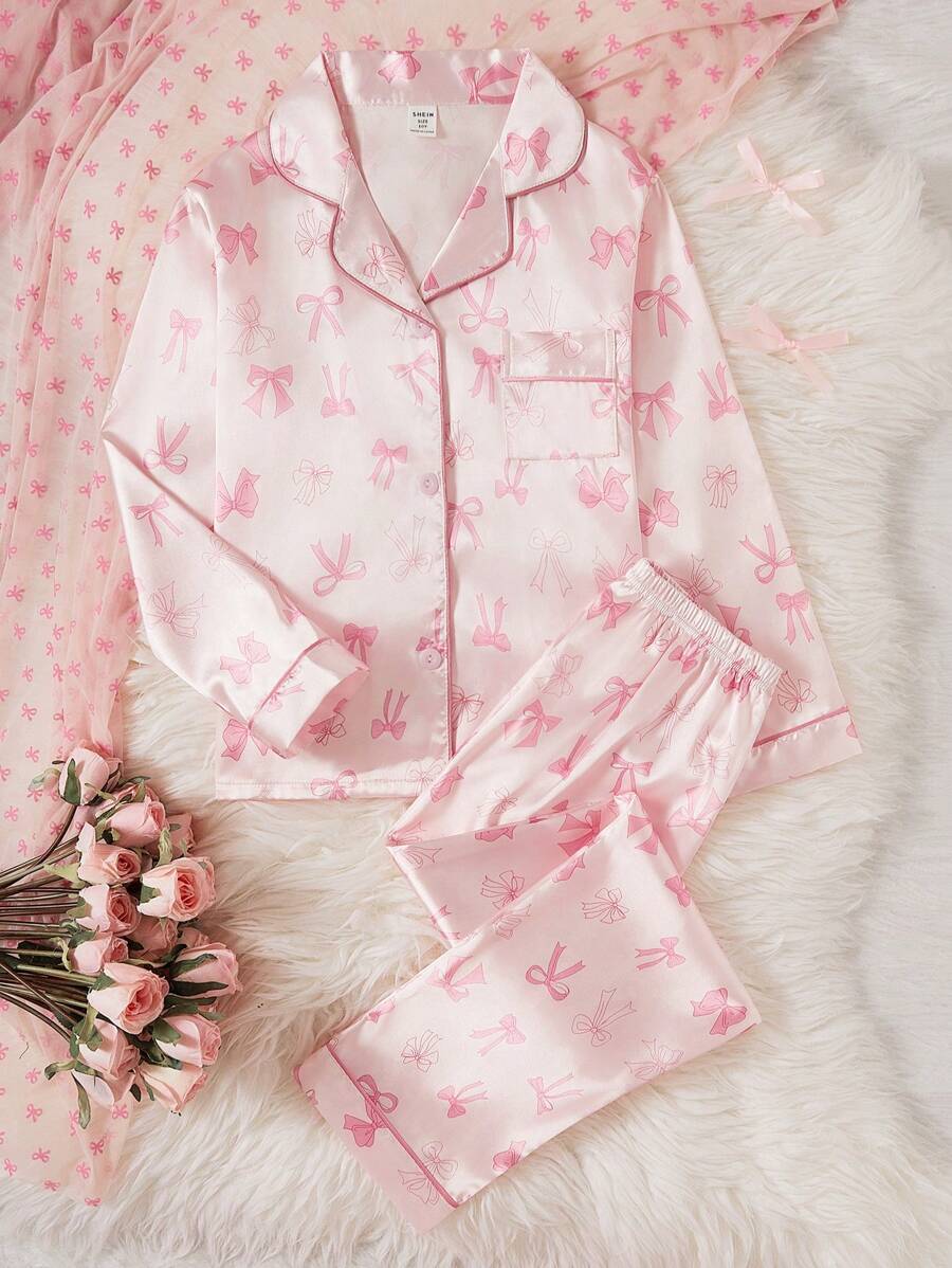 SHEIN 2 件套 Tween 女孩可爱蝴蝶结印花翻领开衫搭配休闲裤，舒适家居服