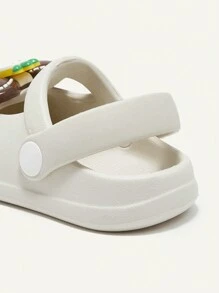 1 双夏季可爱蝴蝶结菠萝设计防滑轻便透气婴儿凉鞋