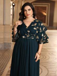 Modelyn Plus Size Casual Everyday Dress, Minimalist Design - Dark Green - View 3