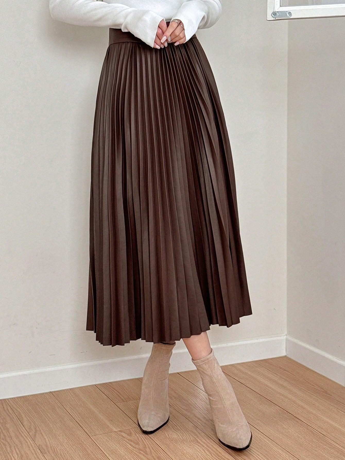 تنورة جلد PU كاجوال مطوية بسيطة للنساء