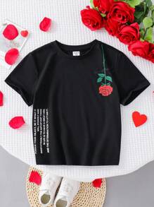 1 件年轻男孩休闲简约花卉和字母图案针织宽松 T 恤，学院风和基本款风格，春夏季舒适，适合情人节