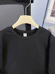 SHEIN 2 bucăți Adolescenți Băieți Ziua Îndrăgostiților Ocazional, Confortabil, La modă, Versatil, Drăguț, Set moale, inclusiv tricou și pantaloni scurți cu mânecă scurtă cu imprimeu inimă și litere, potrivit pentru purtarea zilnică, școală, călătorii, petreceri, festivaluri - Negru - Vizualizare 7