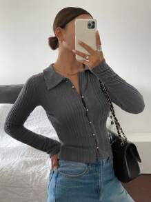 SHEIN Frenchy Women's Solid Color Single-Breasted Long Sleeve Casual Ribbed Top ,Gray Middle-Front Hollow Button Lapel Tight-Fitting T-Shirt, Made Of Plush Texture, Warm And Comfortable To Wear.
Casual Daily Wear,FW24,Commute,Minimalist,Office,Old Money,Simple,Casual Daily Wear,Christmas,New Years,New Year Eve, Commute, Minimalist, Office Wear, Old Money, Simple,