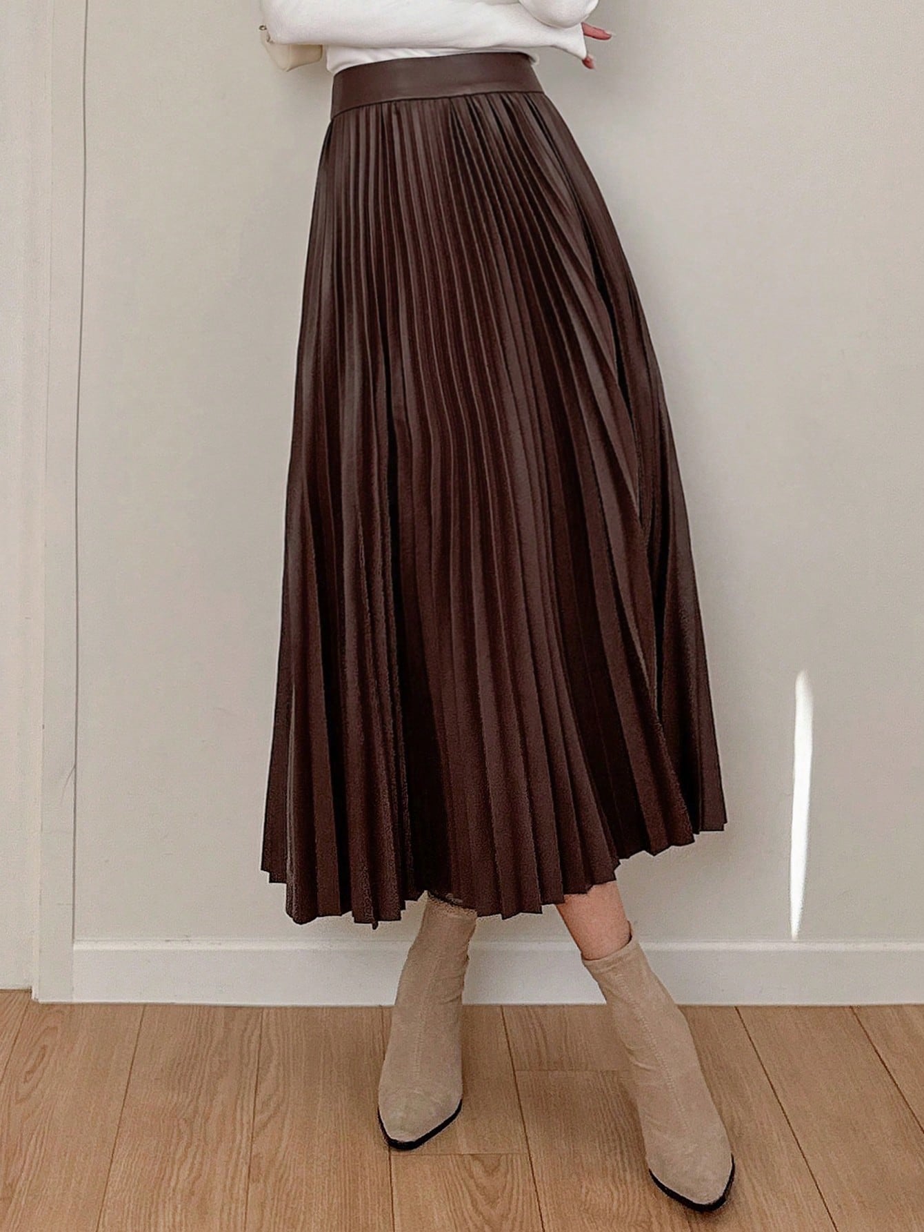 تنورة جلد PU كاجوال مطوية بسيطة للنساء