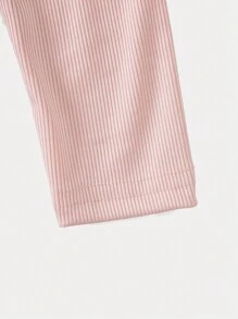 SHEIN Conjunto casual de 2 piezas para niña preadolescente: pantalones de punto con efecto de mezclilla con decoración de lazo + top ajustado con encaje - Multicolor - Ver 3