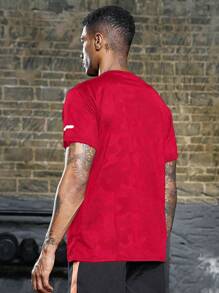 Manfinity Sport Corelite 男士迷彩印花圆领短袖休闲运动T恤健身上衣健身房上衣圣诞节透气 - 紅色 - 查看 2