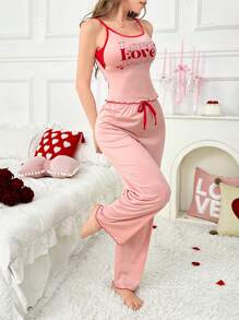Conjunto de pijama de camiseta y pantalones con estampado de AMOR y parches de encaje en contraste para mujer