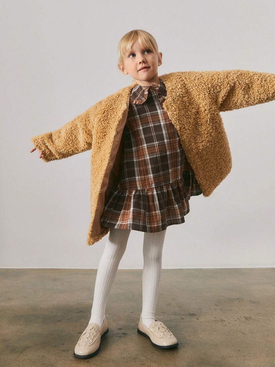 Lässige Jacke mit Rundhalsausschnitt und Langarm, in weiter Passform, Flauschiges Material, geeignet für Kleine Mädchen, Herbst/Winter