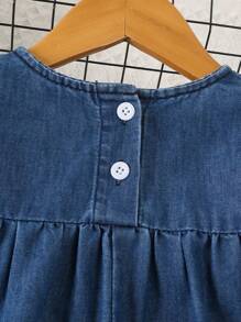 SHEIN Vestido vaquero holgado y cómodo con bordado floral y diseño con volantes en el bajo para niña bebé