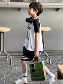 DAZY 青少年男孩纯色拼布圆领短袖字母印花休闲 T 恤，返校服装 - 黑與白 - 查看 3