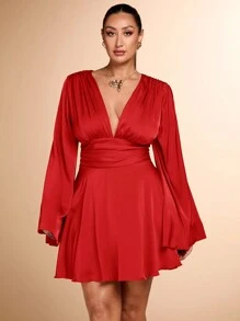 SHEIN BAE Robe rouge en satin col V coupe évasée, convient pour les fêtes et les sorties. Robe de fête de Noël, mini-robe, costume d'Halloween pour femmes, vêtements d'hiver pour femmes, robe à manches longues, robe du Nouvel An, Thanksgiving, vacances, mariage, sortie du soir, robe de cocktail