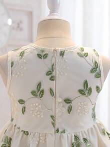 SHEIN X GALILEA Elladie kids 斋月少女无袖刺绣 A 字形网眼连衣裙，适合居家休闲穿着以及轻度户外活动。可穿着参加生日或节日庆祝活动、春夏季 - 彩色 - 查看 4