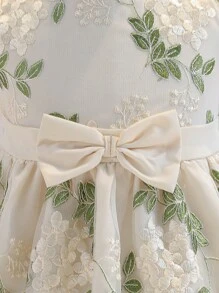 SHEIN X GALILEA Elladie kids 斋月少女无袖刺绣 A 字形网眼连衣裙，适合居家休闲穿着以及轻度户外活动。可穿着参加生日或节日庆祝活动、春夏季 - 彩色 - 查看 3