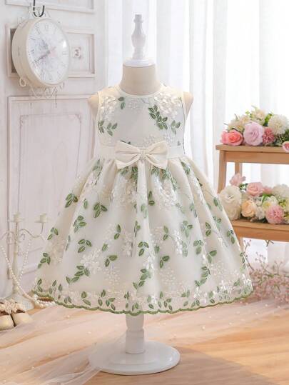 SHEIN Glamorique Kids Young Girl Sleeveless Embroidered A-Line Mesh Dress, Suitable For Home Casual Wear As Well As Light Outdoor Activities. Can Be Worn For Birthdays Or Holiday Celebrations, Spring/Summer