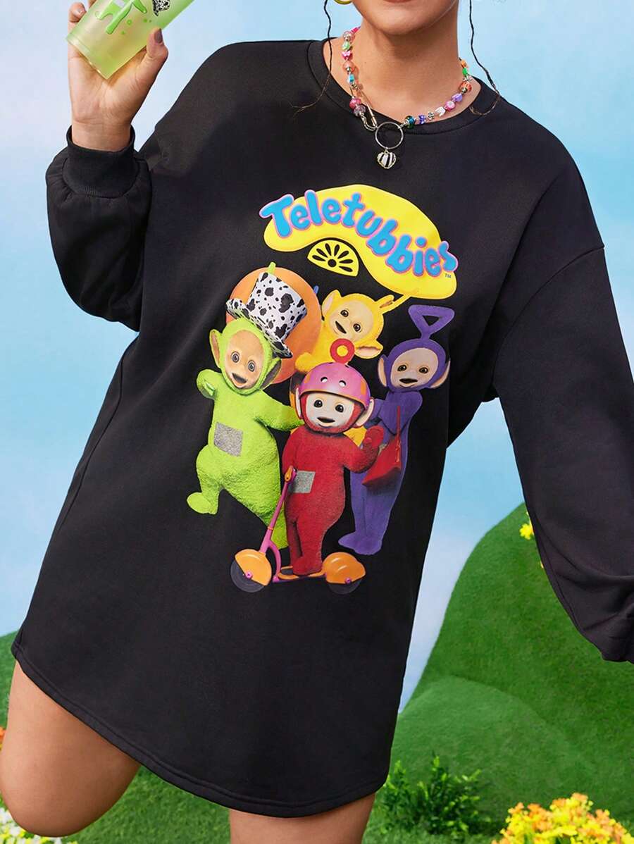 Teletubbies X SHEIN 大码休闲经典圆领落肩卡通印花黑色运动衫连衣裙 - 黑色 - 查看 1