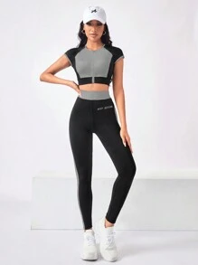SHEIN Dewbera 2 件/套女士修身运动服套装：拉链圆领短袖上衣和长裤女士健身套装女士紧身裤套装 - 彩色 - 查看 4