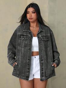 SHEIN EZwear جاكيت جينز كاجول بأكمام طويلة وأزرار أمامية وجيب للمقاسات الكبيرة - رمادي غامق - مشاهدة 1