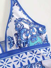 Swim Lushoire Plus Size Women Floral Print Spaghetti Strap Tankini Set, Blue & White Porcelain Pattern Elegant Two Pieces Swimsuit Set For Vacation Beach Summer