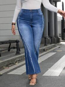 SHEIN Essnce Plus Size Women Pockets Design Frayed Hem Flare Leg Casual Jeans - Blue - View 5