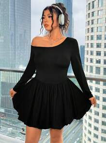 SHEIN EZwear Große Größen schwarzes Kleid mit asymmetrischem Ausschnitt und Blumenmuster, kurzer Chiffon-Shift-Stil für den Frühling - Schwarz - Übersicht 4