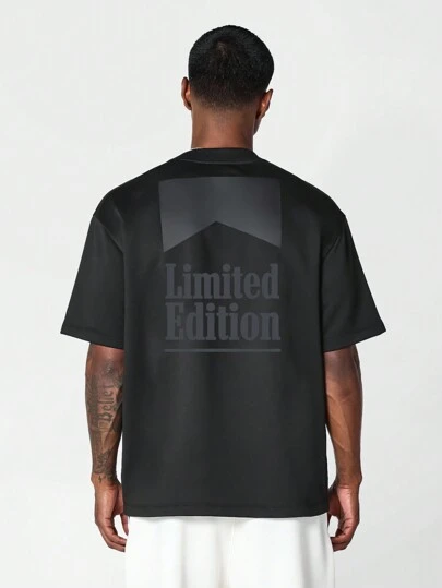 SUMWON 常规款式短袖 T 恤，带限量版图案印花和正面刺绣