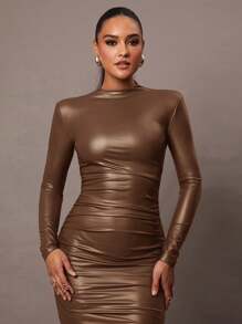 Silquee 女装秋冬简约日常约会优雅时尚紧身性感纯色超弹力PU女装大U领无袖浪漫约会秋冬打底裙睡衣优质Garri布，垫肩设计灵气十足，纯色棕色中长修身连衣裙 - 棕色 - 查看 6