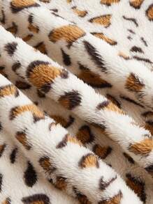 INAWLY Camiseta de tela de peluche con estampado asimétrico de leopardo para mujer para otoño/invierno, blusas con estampado de guepardo para mujer - Blanco - Ver 4