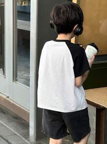 DAZY 青少年男孩纯色拼布圆领短袖字母印花休闲 T 恤，返校服装 - 黑與白 - 查看 4