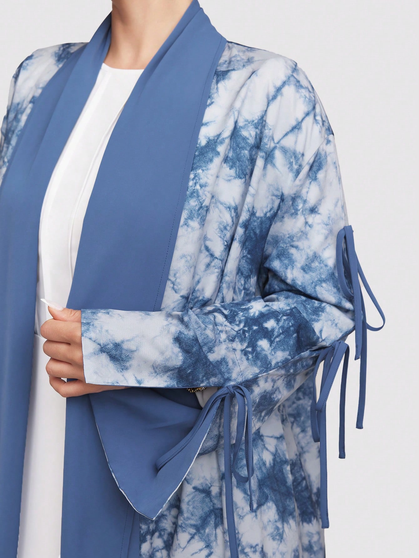 Al Najma عباية فضفاضة طويلة الأكمام ذات طباعة صبغ...