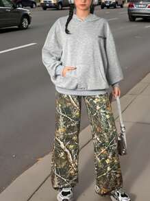 SHEIN Pantalones de punto a media cintura con estampado de camuflaje y ramas de árbol para adolescentes en otoño/invierno, sudadera con capucha gris con estampado de texto gráfico, pantalones cargo deportivos casuales y de regreso a la escuela