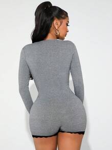 SHEIN SXY 性感可爱的撞色蕾丝拼布纽扣前连体裤 - 灰色 - 查看 2