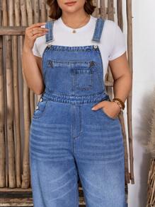 SHEIN LUNE 大码宽肩带纽扣口袋简约休闲牛仔背带裤 - 淺色水洗藍 - 查看 6