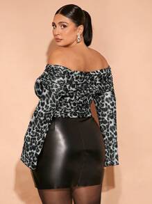 SHEIN BAE 1 件大码女式豹纹弹力针织露肩喇叭袖上衣，性感时尚，适合日常穿着