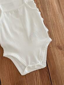 SHEIN LMoss Kids 5 قطع من الملابس الداخلية الكاجوال المناسبة لفصل الصيف للرضع من البنات، مصنوعة من النسيج اللينة والقابلة للامتداد باستخدام الحمالات الرفيعة والألوان موحد اللون الهادئة