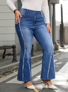 SHEIN Essnce Plus Size Women Pockets Design Frayed Hem Flare Leg Casual Jeans - Blue - View 4
