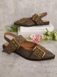 SHUZIA Sandalias planas con correa en el talón y detalles perforados, hebillas y efecto desgastado en piel sintética. Diseño llamativo, con estilo punk, ideal para vacaciones, primavera y verano, madre