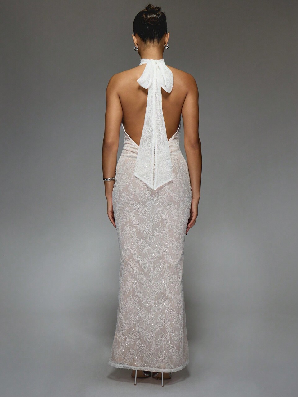 MISSGUIDED Vestido de noche largo con escote pronunciado y cuello halter, de encaje con brillo, malla y drapeado, espalda descubierta, para invitada de boda, vestido formal con detalles de lazo elegante en el cuello