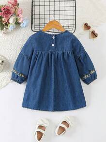 SHEIN Vestido vaquero holgado y cómodo con bordado floral y diseño con volantes en el bajo para niña bebé