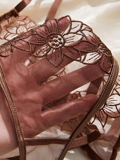 French Romantic Geborduurde Verleidelijke Lingerie Set, Sophisticated Pieces Set view 4