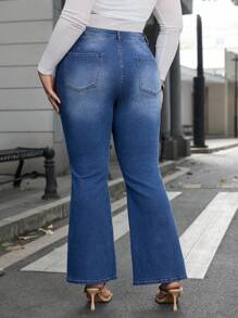 SHEIN Essnce Plus Size Women Pockets Design Frayed Hem Flare Leg Casual Jeans - Blue - View 3