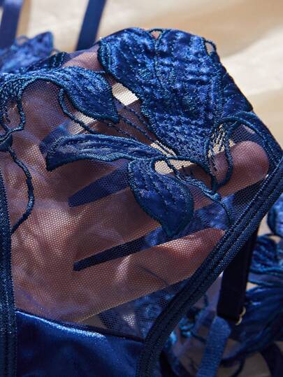 Maple Leaf Geborduurde Doorschijnende Bralette String Set, Verleidelijke Lingerie Set view 4