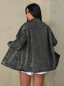 SHEIN EZwear جاكيت جينز كاجول بأكمام طويلة وأزرار أمامية وجيب للمقاسات الكبيرة - رمادي غامق - مشاهدة 2