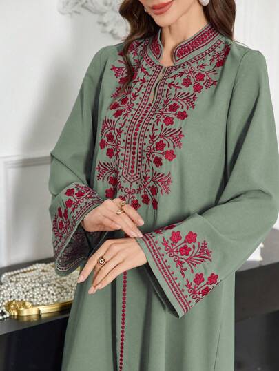 Al Najma 花卉刺绣立领长袖阿拉伯连衣裙，朴素的卡夫坦